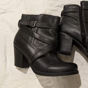 Women's Vegan Leather Black Booties - Sz 9
